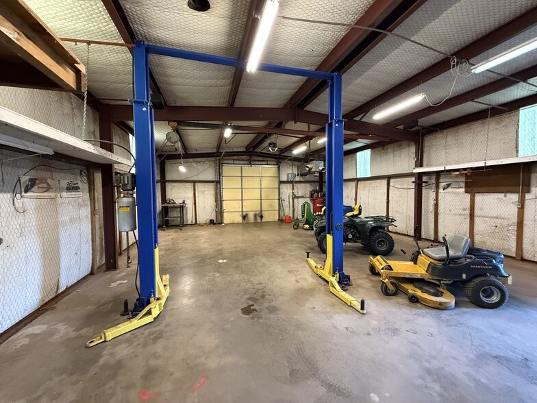More Photos Of 1020 E Marshall Howard Blvd, Littlefield Warehouse For Sale