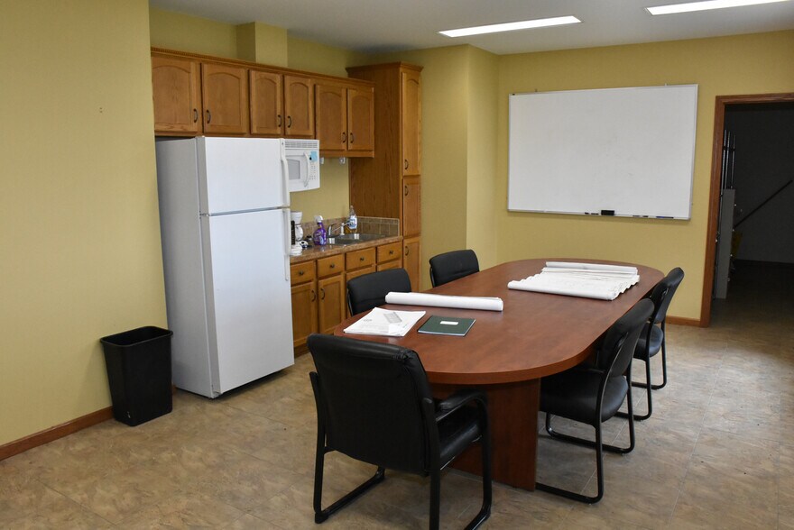 More Photos Of 105 McQuiston Dr, Jackson Center Industrial For Sale