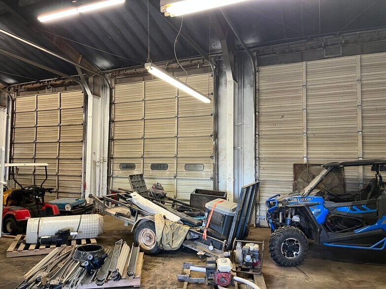 More Photos Of 1202 Cherokee St, Lindsay Auto Repair For Sale