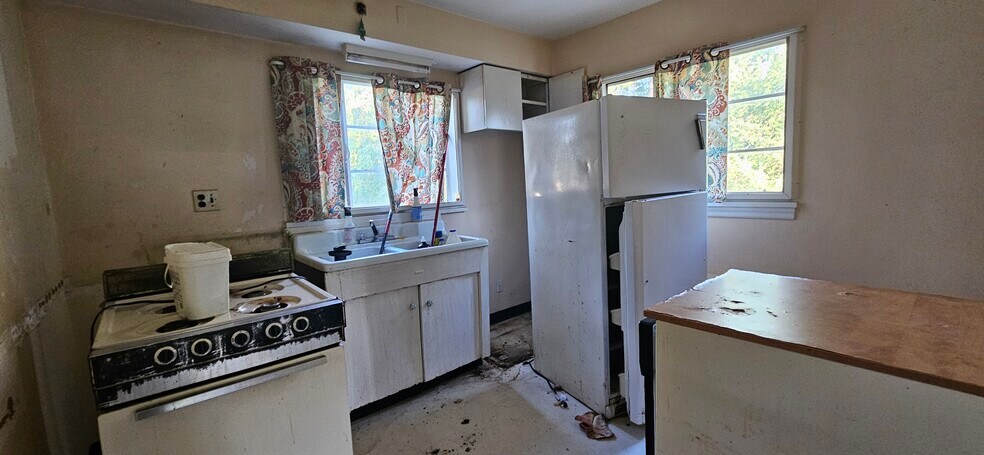 More Photos Of 9 E 44th St, Wilmington Office Residential For Sale