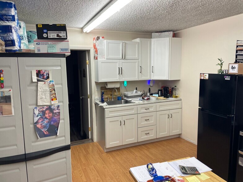 More Photos Of 1854 W 17th St, Santa Ana Freestanding For Sale