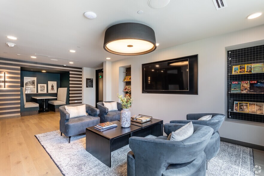 More Photos Of 140 SW Columbia St, Portland Apartments For Lease