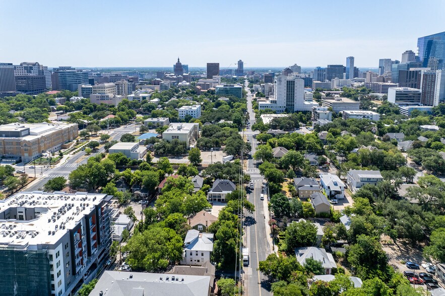 More Photos Of 806 W 11th St, Austin Office Residential For Lease