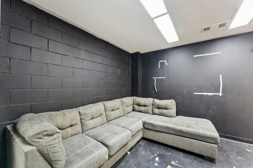 More Photos Of 3321 University Blvd E, Tuscaloosa Warehouse For Sale