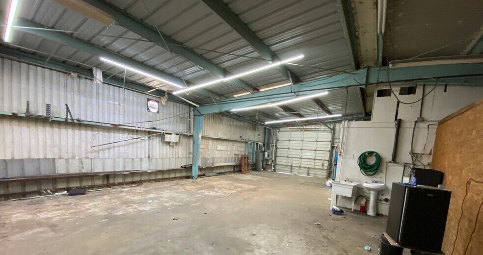 More Photos Of 14006 Duncum St, Houston Warehouse For Sale