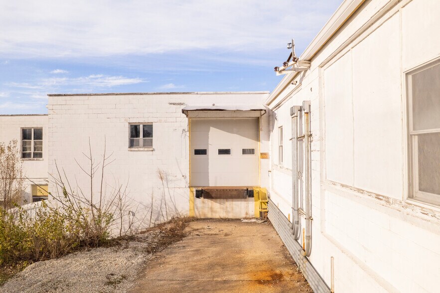 More Photos Of 209 W Main St, Linn Warehouse For Sale