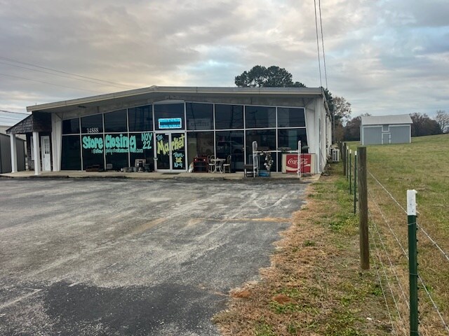 More Photos Of 14888 Court St, Moulton General Retail For Sale