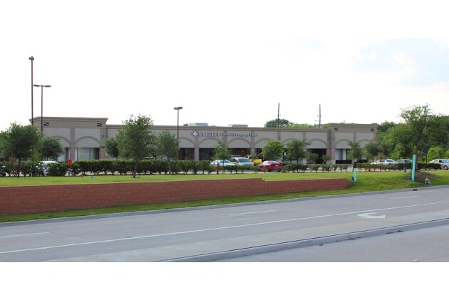 More Photos Of 11713 Shadow Creek Pky, Pearland Freestanding For Lease