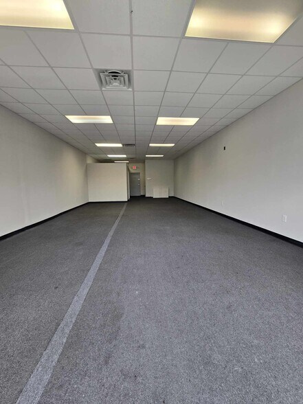 More Photos Of 805-809 High Point St, Randleman Unknown For Lease