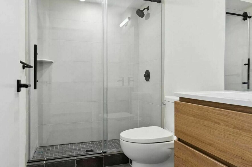 More Photos Of 500 N 13th St, Philadelphia Multifamily For Sale