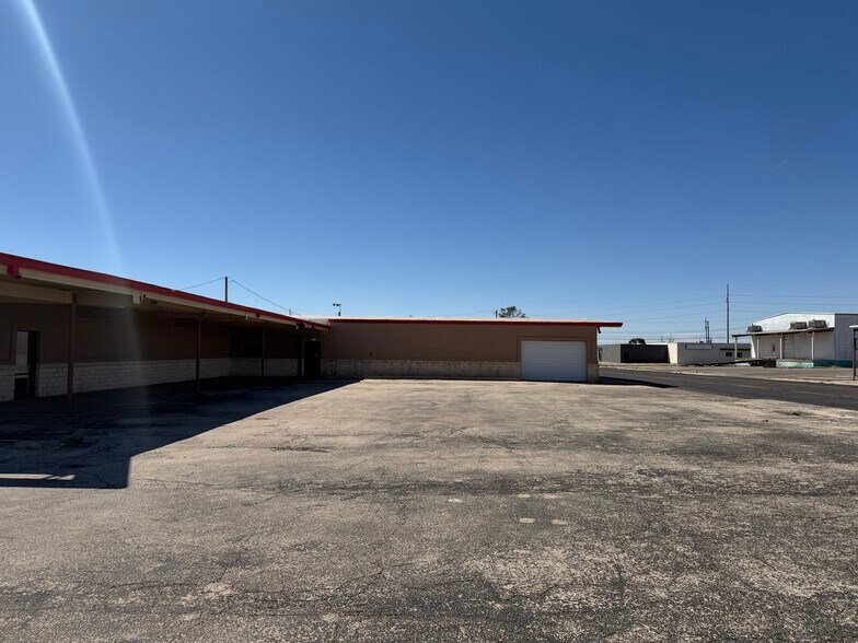 More Photos Of 1720 E 7th St, Odessa Industrial For Lease
