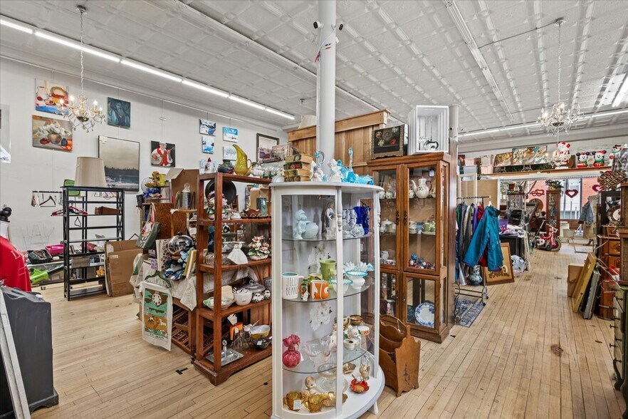 More Photos Of 2038 Pacific Ave, Forest Grove Storefront Retail Office For Sale