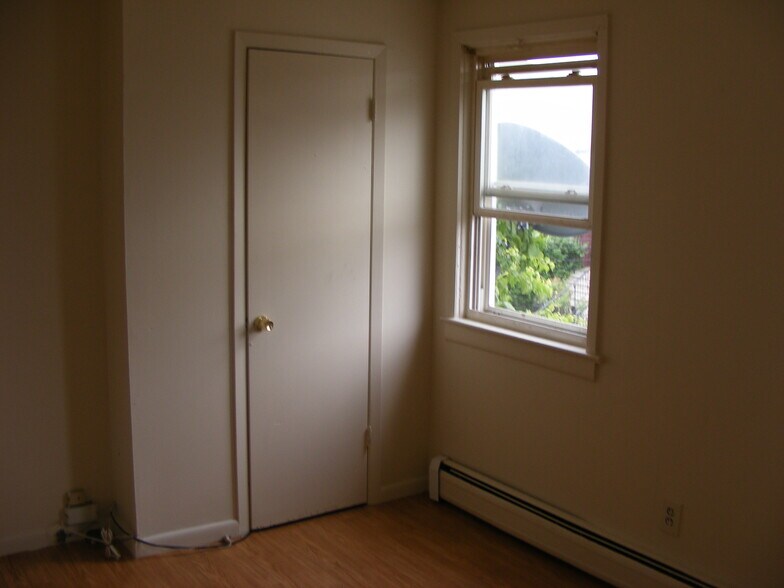 More Photos Of 268 Forrest St, Jersey City Apartments For Sale