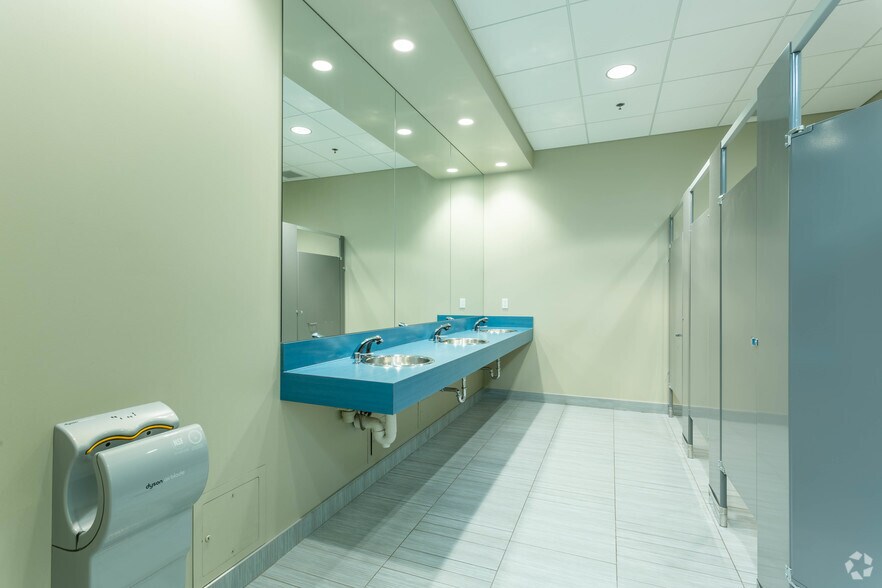 More Photos Of 100 Grand Blvd, Cochrane Medical For Lease