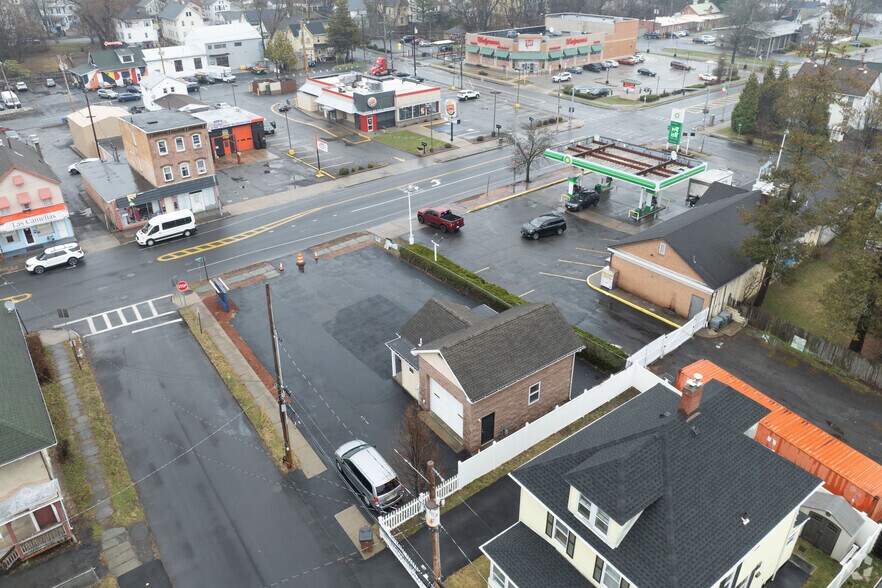 More Photos Of 337 Broadway, Kingston Freestanding For Lease