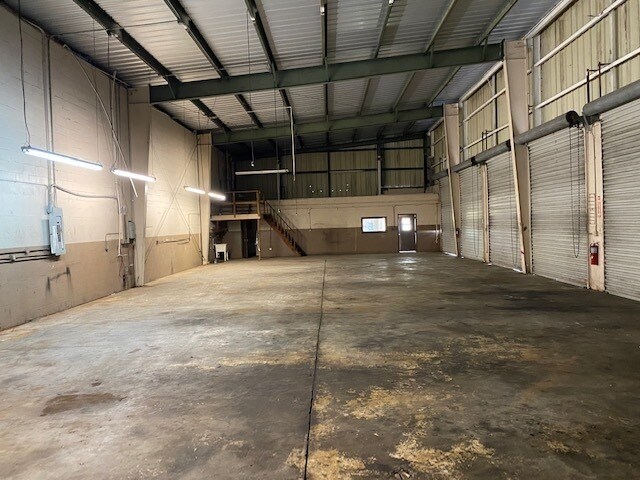 More Photos Of 12477 66th Street North, Largo Auto Repair For Lease