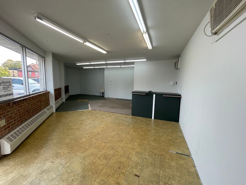 More Photos Of 668-670 W 7th St W, Saint Paul Storefront Retail Residential For Lease