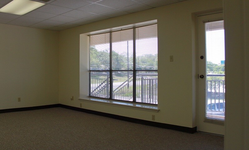 More Photos Of 7608-7614 Hwy 71 W, Austin Office For Lease