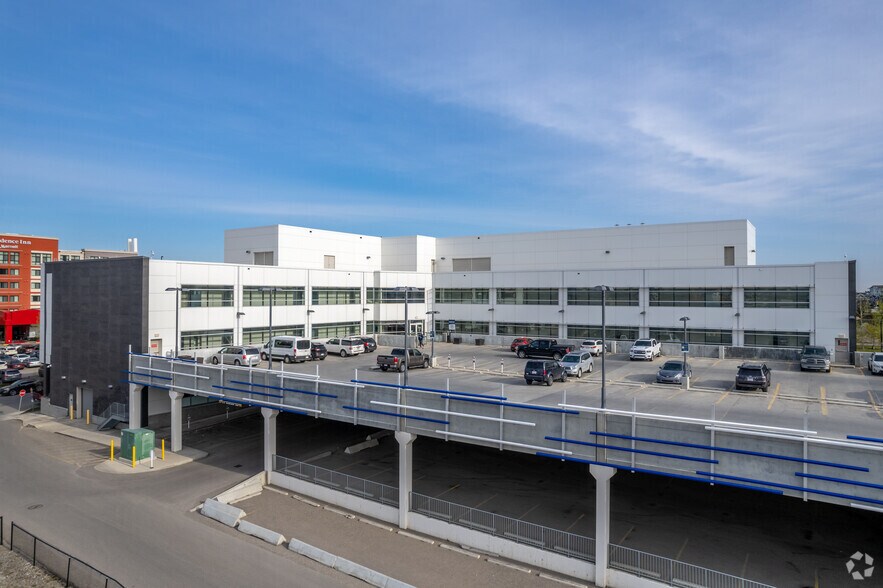 More Photos Of 3815 Front St SE, Calgary Medical For Lease