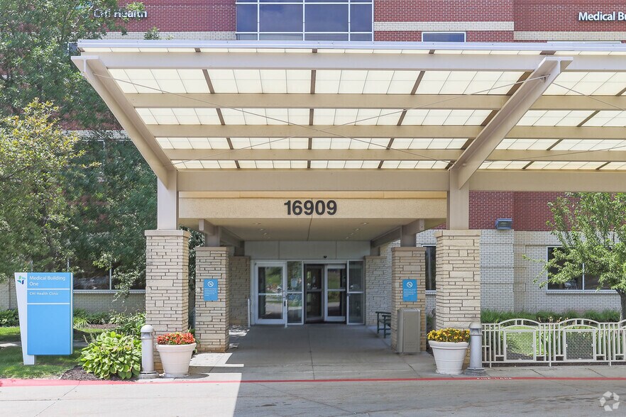 More Photos Of 16909 Lakeside Hills Ct, Omaha Medical For Lease