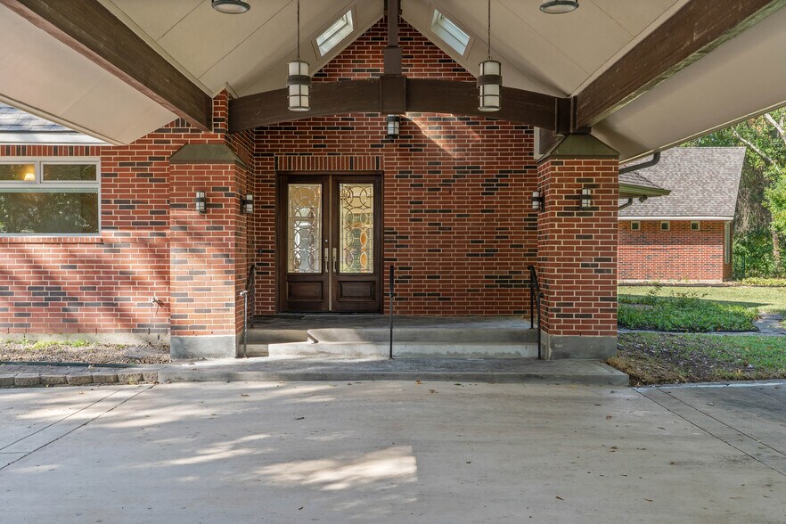 More Photos Of 16621 Hereford Dr, Tomball Flex For Sale