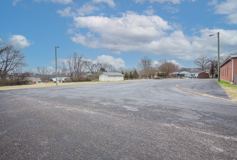 More Photos Of 510 Rosebank Ave, Nashville Schools For Lease