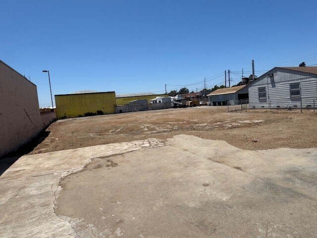 More Photos Of 402 N Sullivan St, Santa Ana Contractor Storage Yard For Lease
