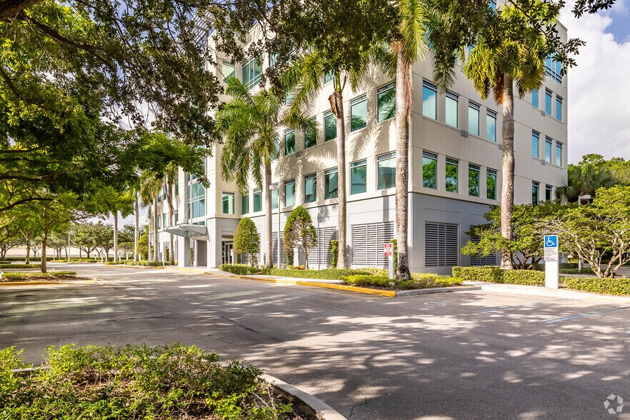 More Photos Of 1250 S Pine Island Rd, Plantation Office For Lease