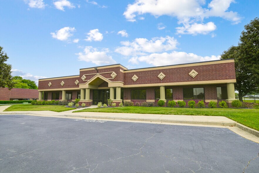 More Photos Of 9635 Southern Pine Blvd, Charlotte Coworking Space