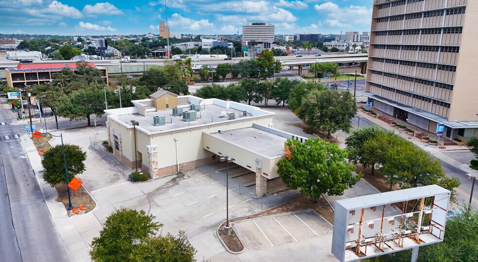 More Photos Of 103 W Quincy St, San Antonio Bank For Lease