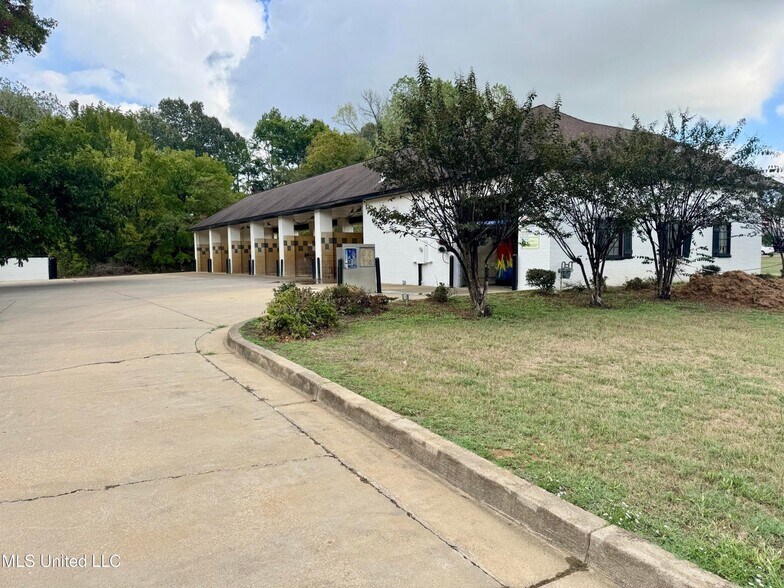 More Photos Of 2934 US 51, Hernando Carwash For Sale