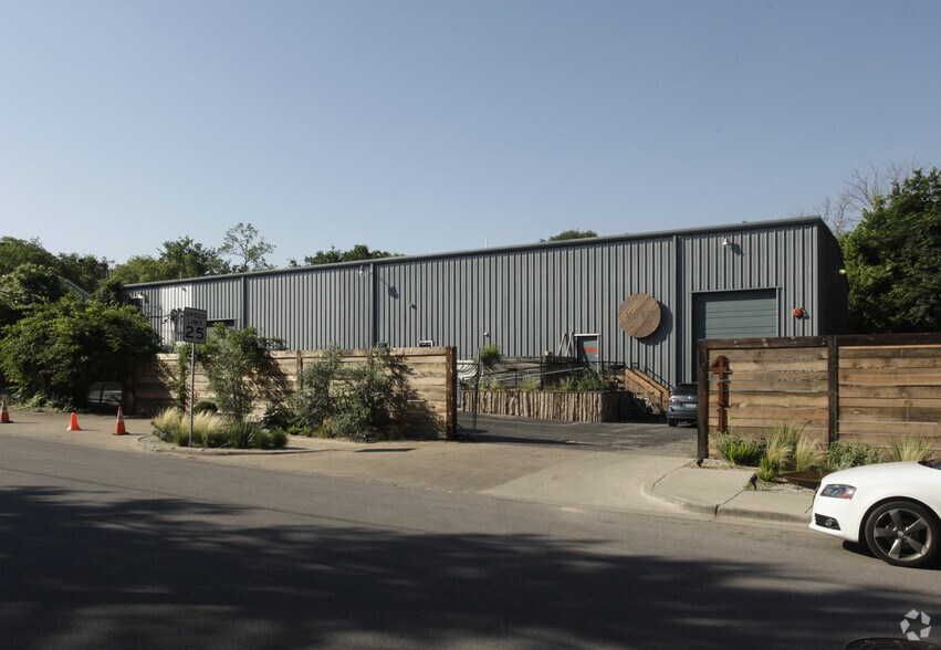 More Photos Of 409-411 Monroe W, Austin Office For Lease