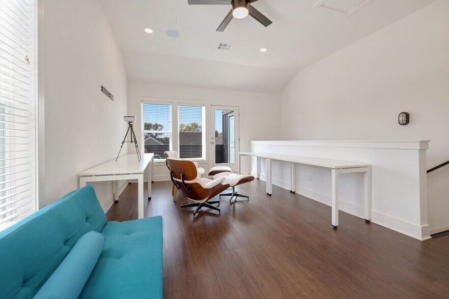 More Photos Of 437 SW B St, Bentonville Apartments For Lease