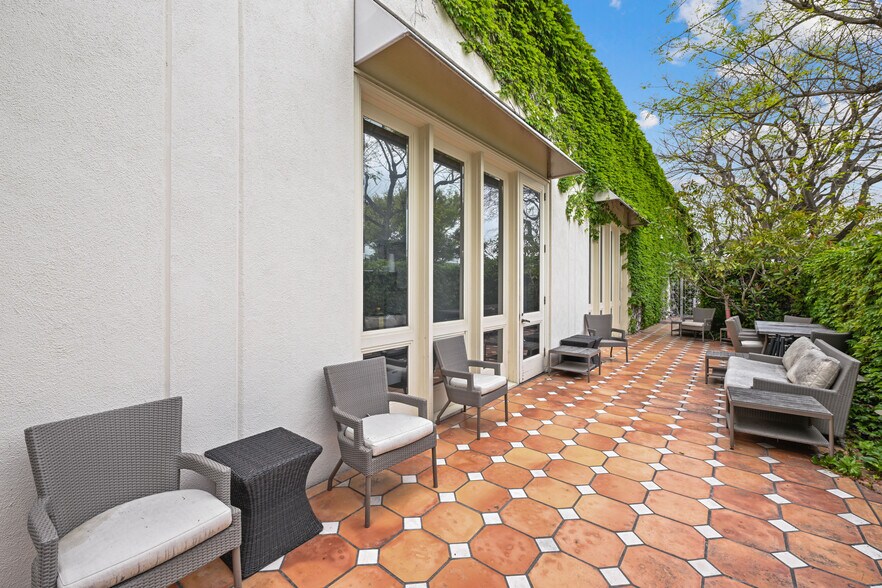 More Photos Of 12575 Beatrice St, Los Angeles Flex For Lease