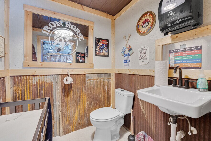 More Photos Of 714 N Saint Mary St, Pilot Knob Freestanding For Sale