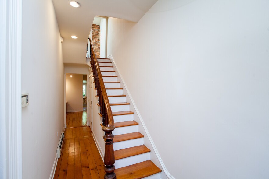 More Photos Of 24 N Main St, Lambertville Office For Sale