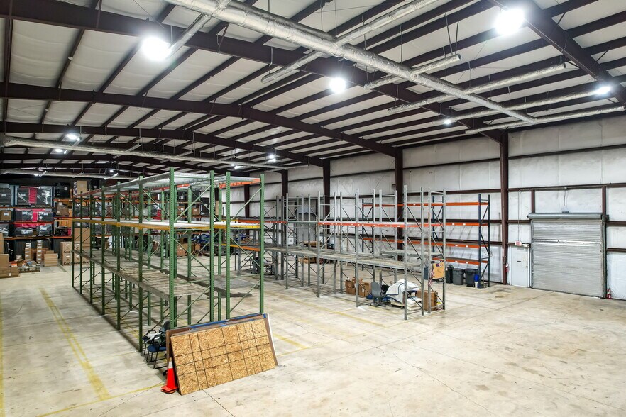 More Photos Of 10416 New Berlin Rd, Jacksonville Warehouse For Lease