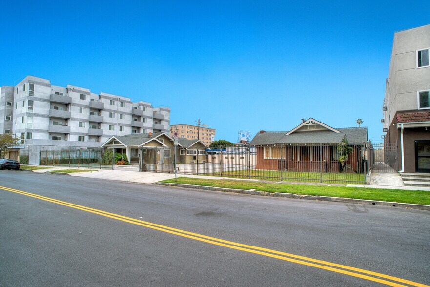 More Photos Of 4718-4726 Oakwood Ave, Los Angeles Land For Sale