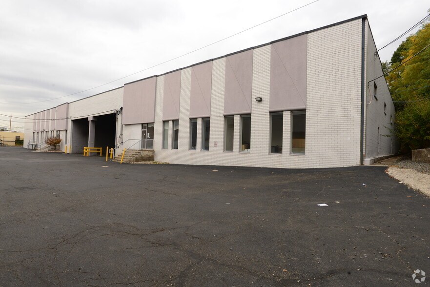 Primary Photo Of 585 Industrial Rd, Carlstadt Warehouse For Lease