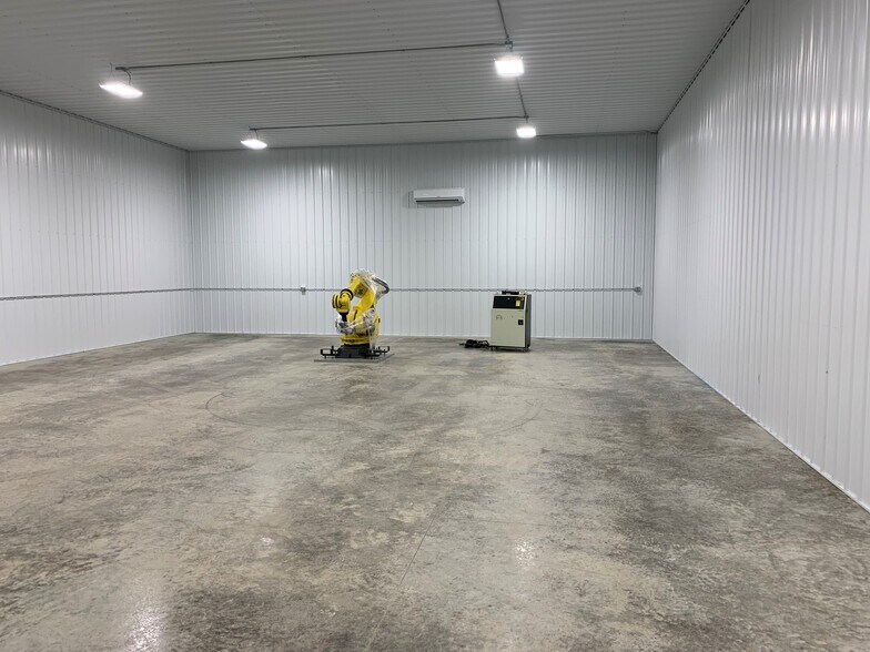 More Photos Of 710 6th St NW, Maple Lake Warehouse For Lease