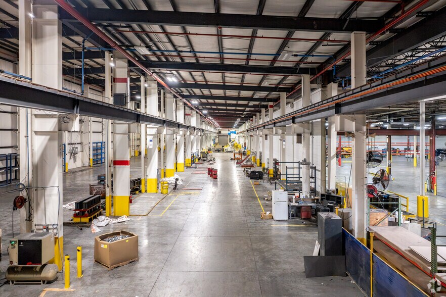 More Photos Of 12001 Farmington Rd, Livonia Warehouse For Lease