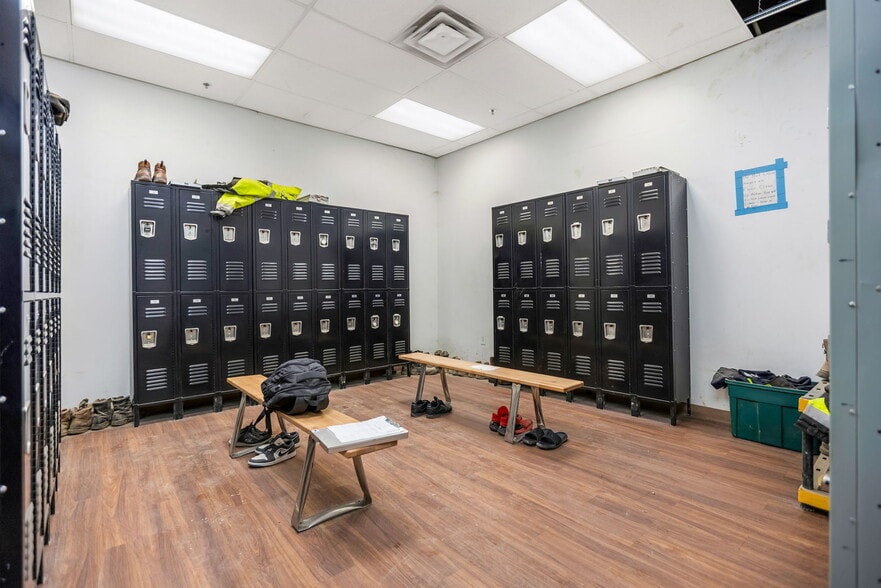 More Photos Of 808 Rhoads Ave, Columbus Warehouse For Sale