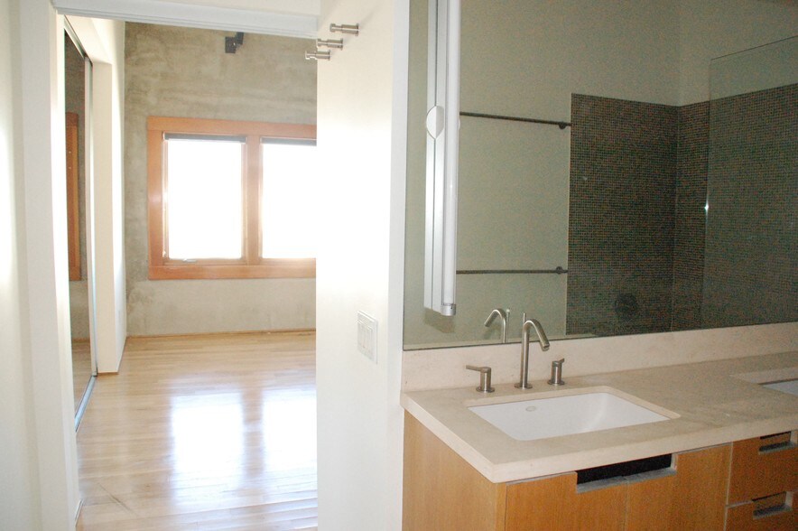 More Photos Of 8 Brooks Ave, Venice Apartments For Lease