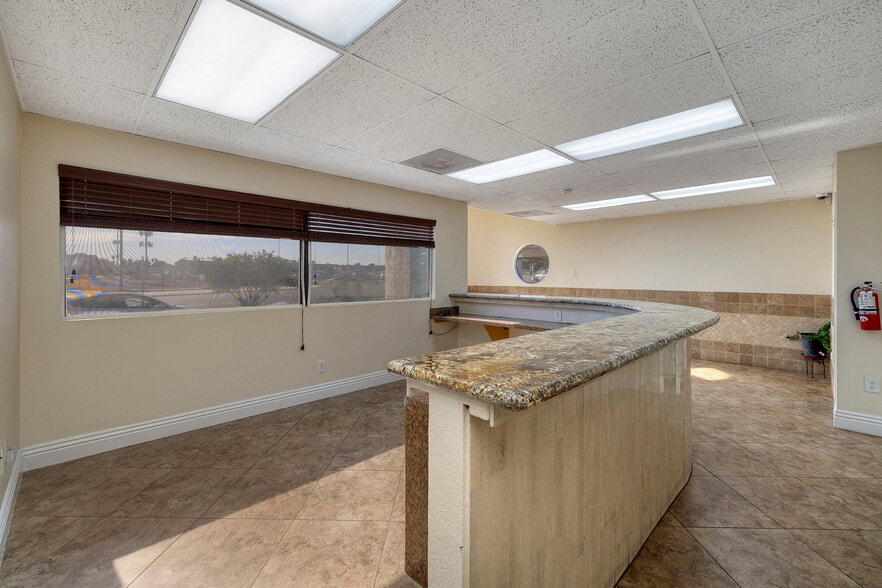 More Photos Of 2950 E Flamingo Rd, Las Vegas Office For Sale