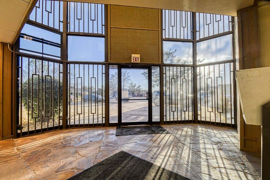 More Photos Of 2401 Tee Cir, Norman Office For Sale