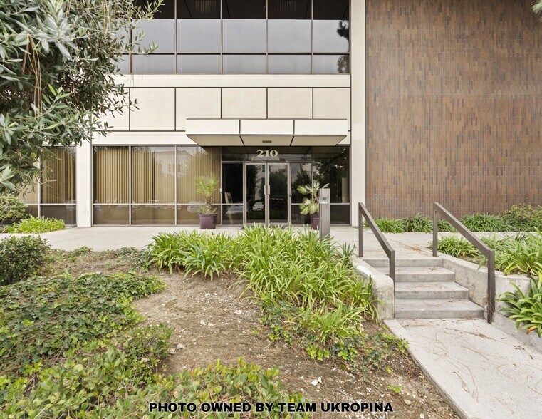 More Photos Of 210 S De Lacey Ave, Pasadena Office For Lease
