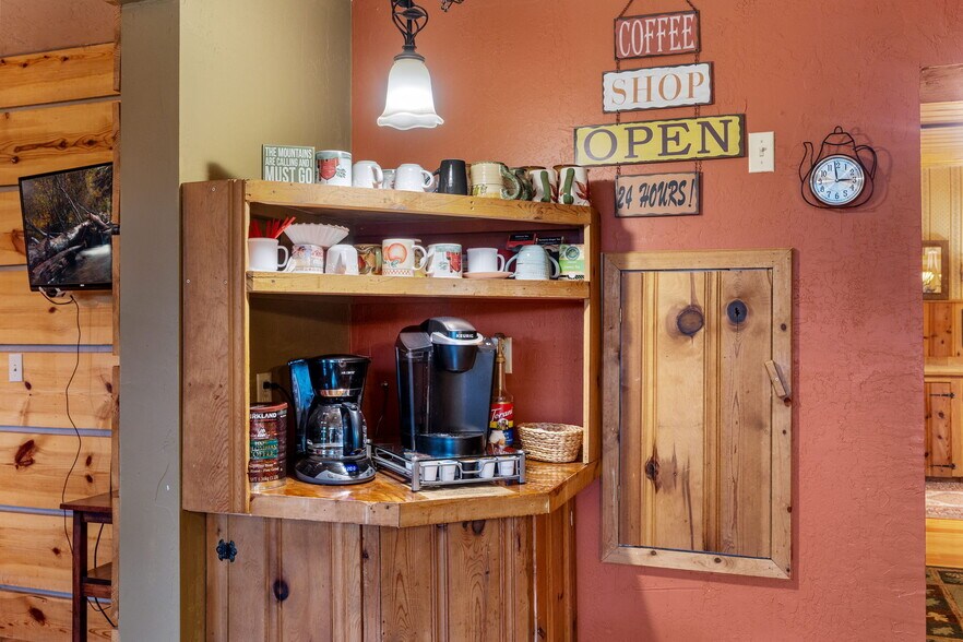 More Photos Of 140 Main St, Greer Specialty For Sale
