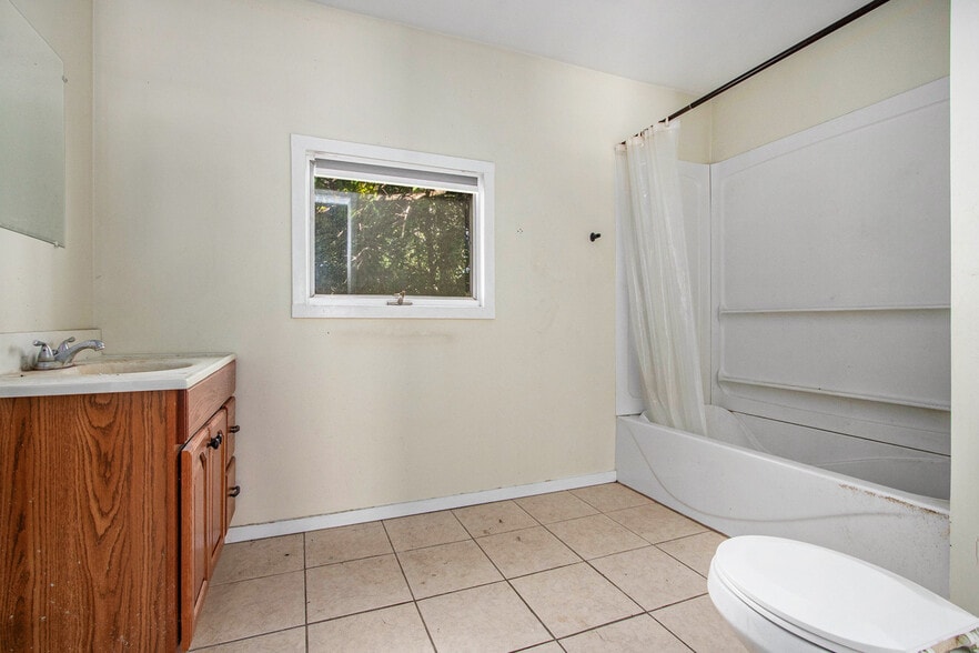 More Photos Of 1005 E Front St, Buchanan Specialty For Sale