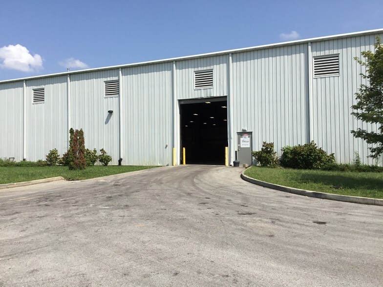More Photos Of 100 Europia Ave, Oak Ridge Warehouse For Lease