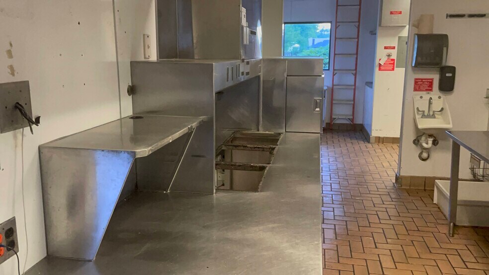 More Photos Of 17431 Dix Rd, Melvindale Fast Food For Lease